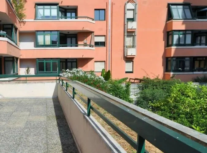 Apartment-avenue Des Fleurs - 06000 *