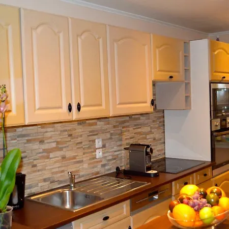 Apartment-avenue Des Fleurs - 06000 *