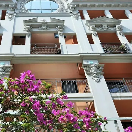 Apartment-avenue Des Fleurs - 06000 *